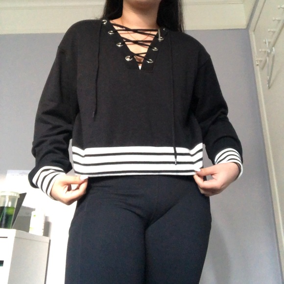 Lace up Ardene crop top - Picture 1 of 3